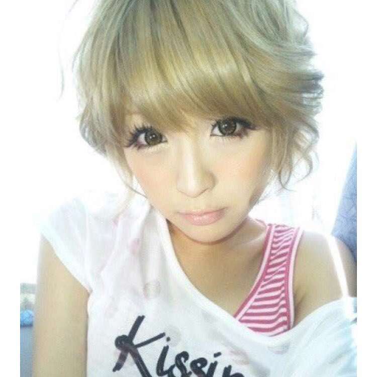 鈴木奈々“つけまつげ3枚＆日焼けサロン通い”のギャル時代 懐かしむ声殺到