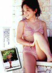 浜崎あゆみ、豊かな谷間強調の春色大人ドレス姿写真公開で「肌のぷるぷるなこと」「春の妖精かよっ」