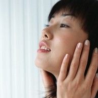 【超簡単】老け顔「ゴルゴ線」を1日3分の習慣でふっくら若返り頬に - NAVER まとめ
