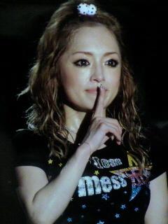 浜崎あゆみ、豊かな谷間強調の春色大人ドレス姿写真公開で「肌のぷるぷるなこと」「春の妖精かよっ」