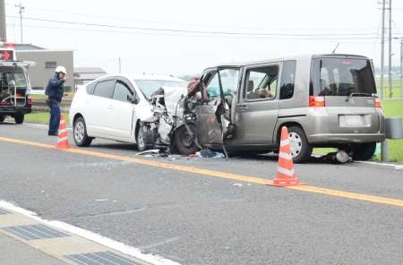 センターラインをはみ出し対向車と衝突、同乗者死亡→対向車側に4000万円の賠償命令？？ 