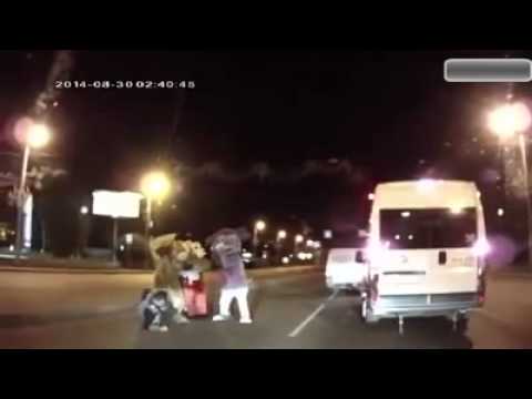 事故る ⇒ スポンジボブ出てくる ⇒ボコられる まじで笑える謎動画ｗｗｗｗｗｗｗｗｗｗｗｗｗｗ - YouTube