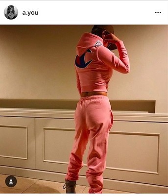 【浜崎あゆみ 写真】浜崎あゆみ、鍛え上げられた背中チラリ写真公開で「背筋が美しすぎる」「後ろ姿がアスリート並み」の声