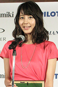 【堀北真希が芸能界引退】引退会見が中止になり、円満退社ではないのではと指摘も｜ニフティニュース