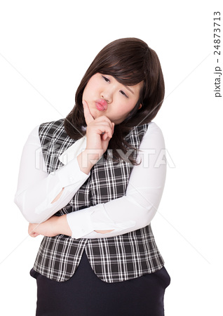 「仕事しろ！」仕事中もカワイイを狙う女子のモテ仕草…男子には不評