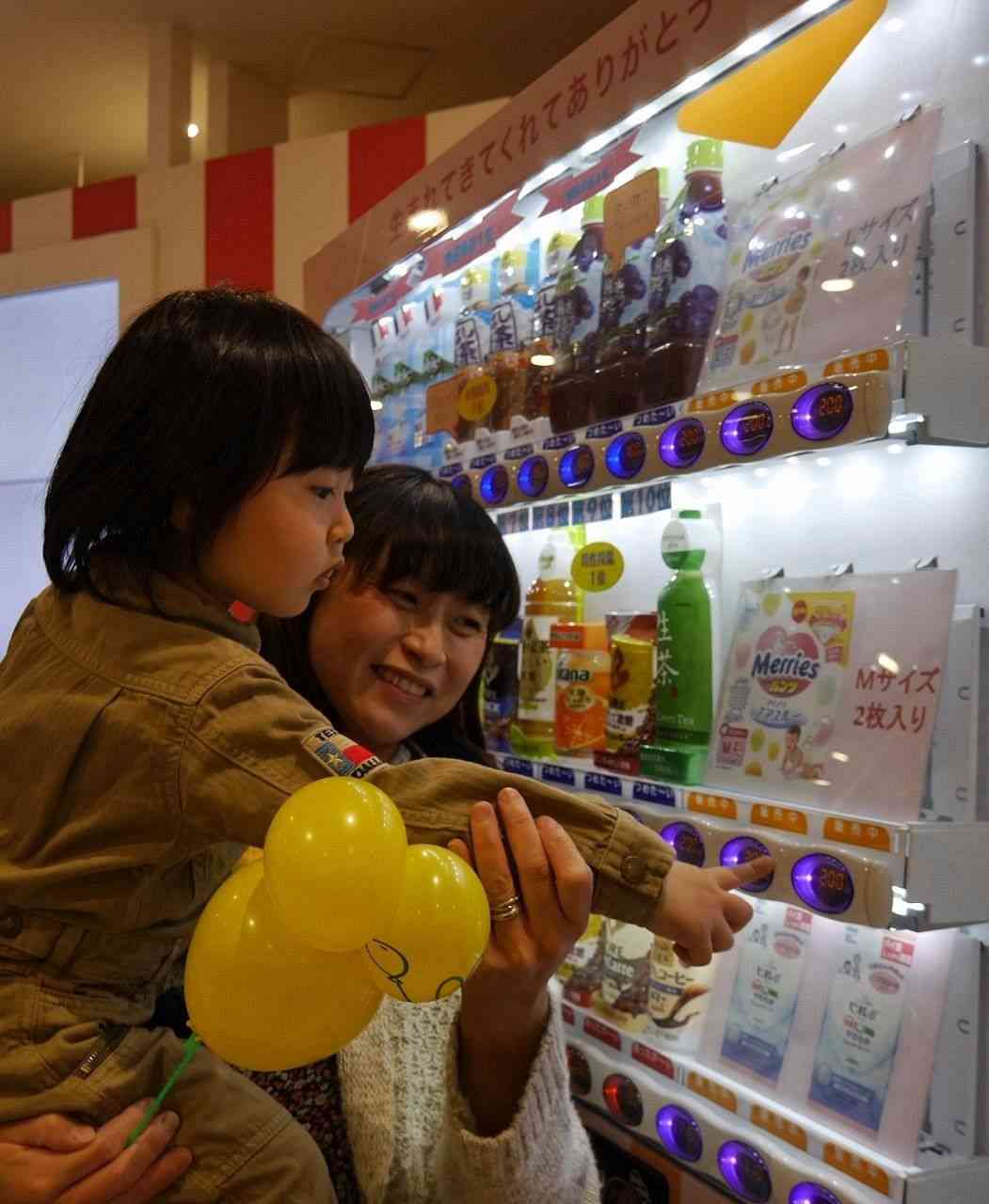 紙おむつ、自販機で　イクメンの提案実現｜カナロコ｜神奈川新聞ニュース