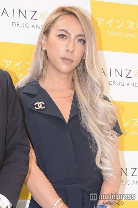 ロン毛の男性をひたすら貼っていくトピ。