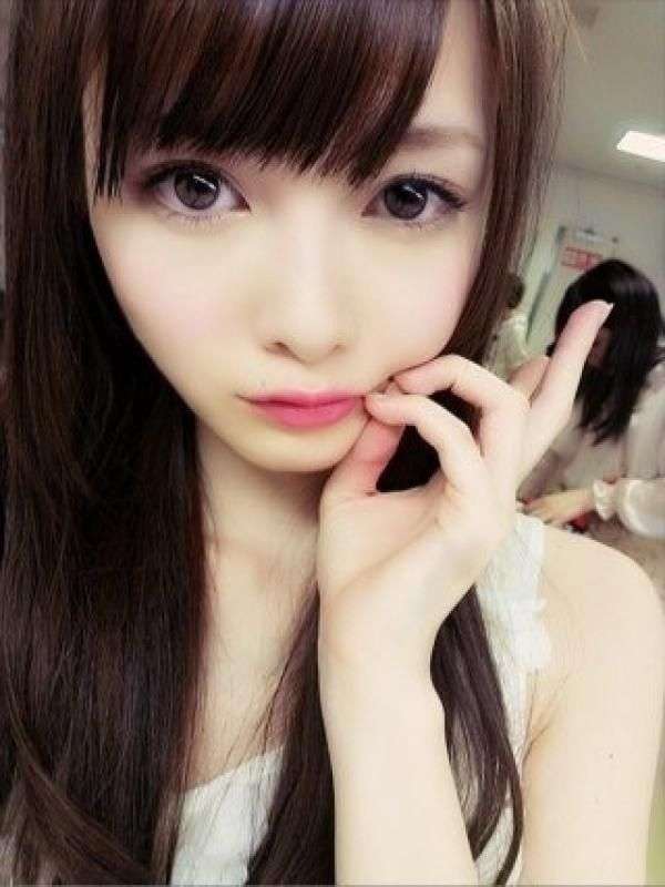 女性アイドルの美しいメイク画像を貼るトピ