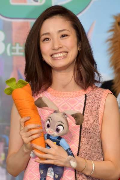 【エンタがビタミン♪】上戸彩、すっぴん＆パジャマで閉め出される　愛娘の行動に仰天 | Techinsight|海外セレブ、国内エンタメのオンリーワンをお届けするニュースサイト