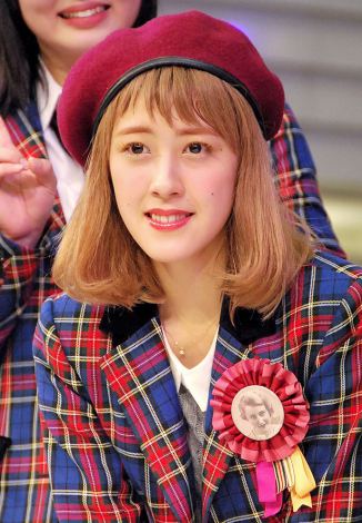 女性アイドルの美しいメイク画像を貼るトピ
