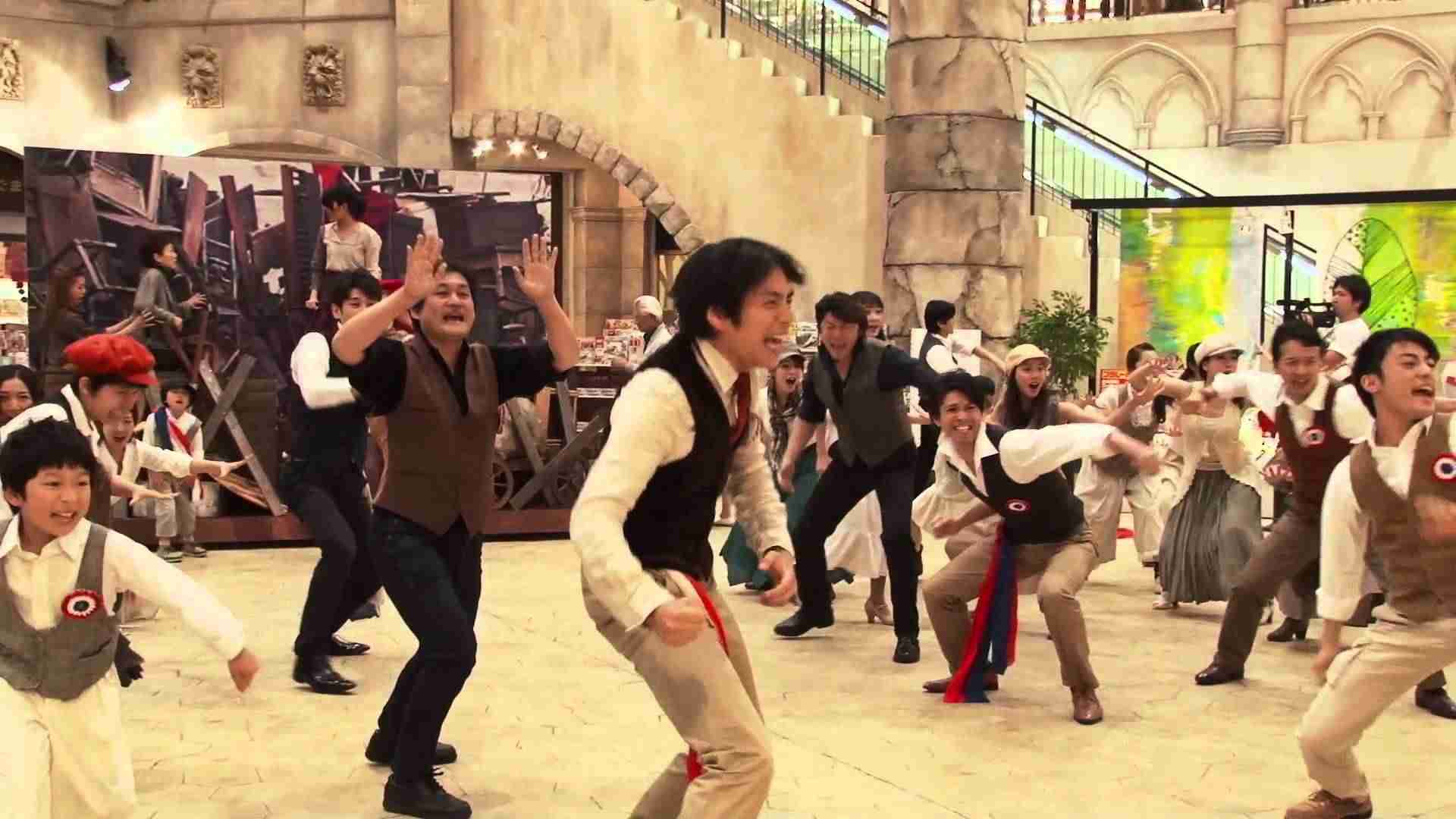 「レ・ミゼラブル」ブルーレイ＆DVD発売記念 フラッシュモブ・イベント公式完全版 - YouTube
