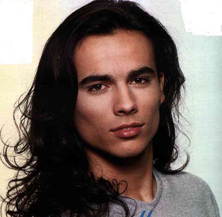 ロン毛の男性をひたすら貼っていくトピ。