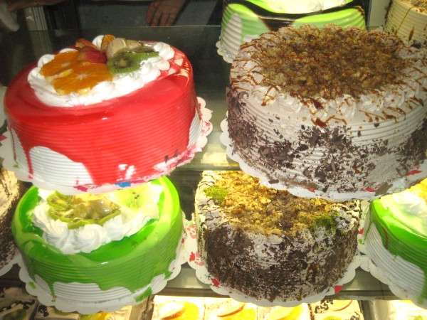 お腹をナデナデするだけで目障り！　電車内の「妊婦」にストレスを感じる女性たち