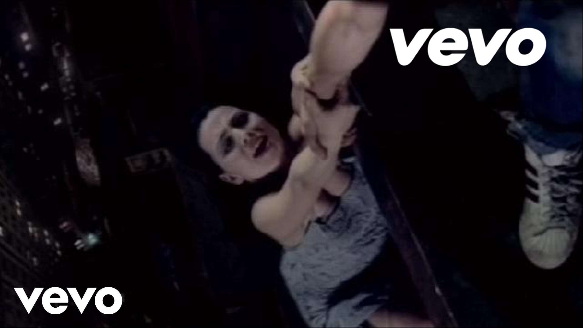 Evanescence - Bring Me To Life - YouTube