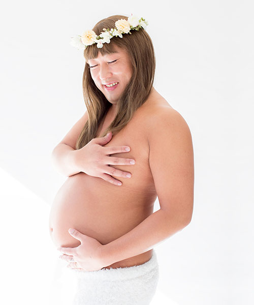 お腹をナデナデするだけで目障り！　電車内の「妊婦」にストレスを感じる女性たち