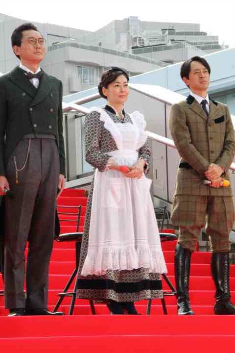 中山美穂：白エプロン＆ヘッドドレス　可愛らしいメイド姿で登場