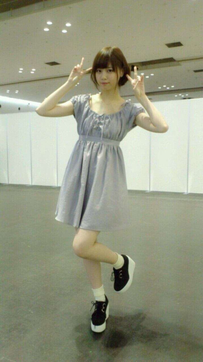 女性アイドルの美しいメイク画像を貼るトピ