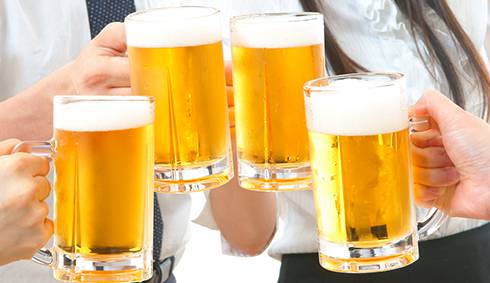 厚労省「タバコの次は飲酒規制だ」日本でもアルコール規制へ。 - グノシー