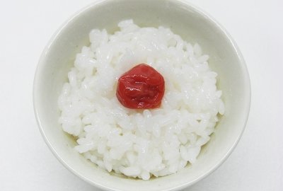 お弁当の赤