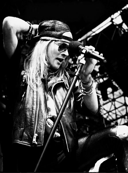 ロン毛の男性をひたすら貼っていくトピ。