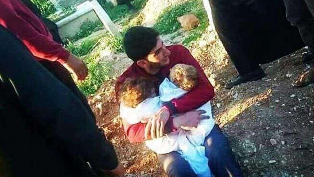 Syria chemical 'attack': Father grieves for nine-month-old twins - BBC News