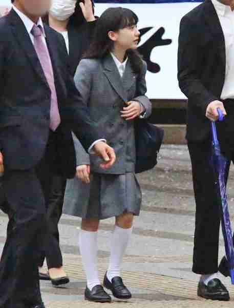 芦田愛菜の名門中学入学式　保護者席には安田顕の姿も