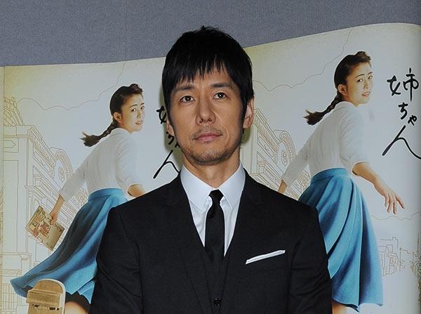 西島秀俊「夫婦外出は2m離れて」極秘出産の陰にプロ嫁ルール
