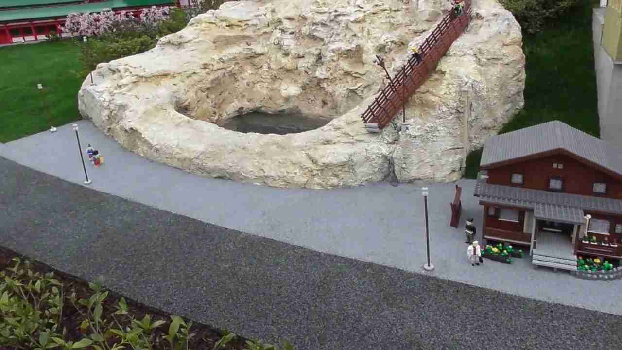 必見！レゴランドがオープン！忠実に再現された日本の風景・街並み - YouTube