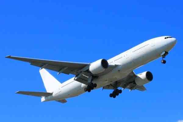 何歳から子供を飛行機に乗せましたか？
