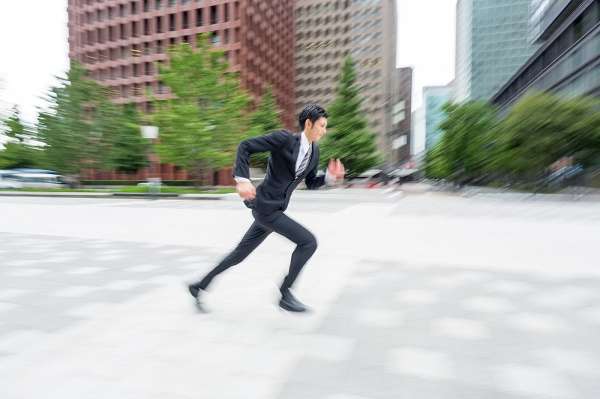 春の風物詩「入社式に遅刻する新入社員」今年も発生中　「人生最大の黒歴史」「タクシー飛ばしてもらった」
