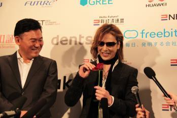 YOSHIKI、花占いで「アルバムは6月に出ないかも（笑）」 （BARKS） - Yahoo!ニュース