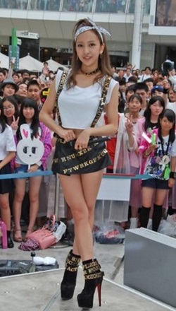 板野友美、美ヒップ強調のSEXYビキニショットが話題「スタイル良すぎ」