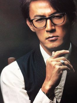 メガネ+芸能人が見たいです。