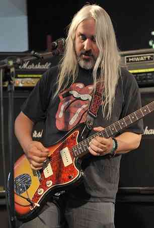 ロン毛の男性をひたすら貼っていくトピ。