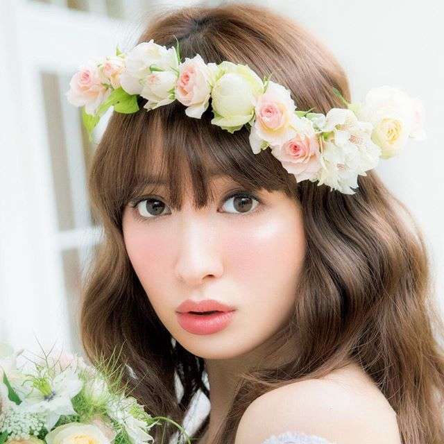 女性アイドルの美しいメイク画像を貼るトピ