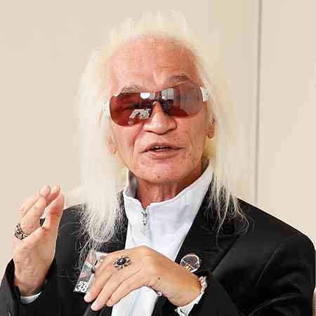 ロン毛の男性をひたすら貼っていくトピ。