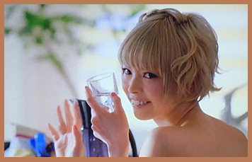 最上もが、茶髪ロングヘアの