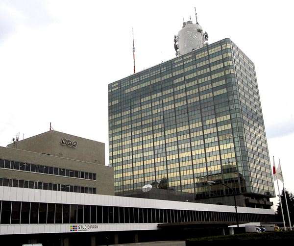 NHK集金受託会社の社員が訪問先の女性にキス　容疑者「仲良くなったと思ってキス」｜ニフティニュース