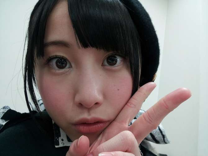 女性アイドルの美しいメイク画像を貼るトピ