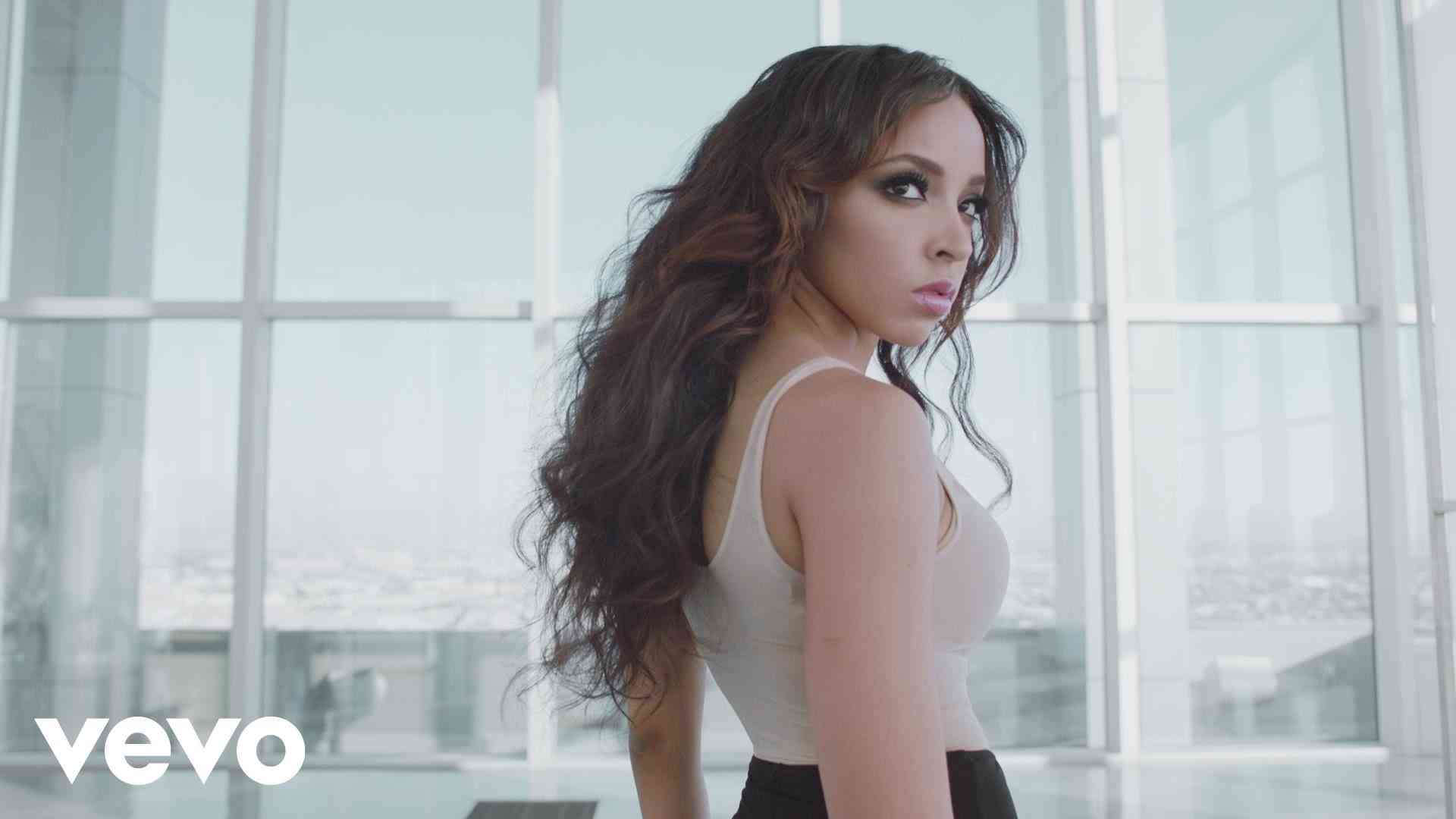 Tinashe - Player ft. Chris Brown - YouTube