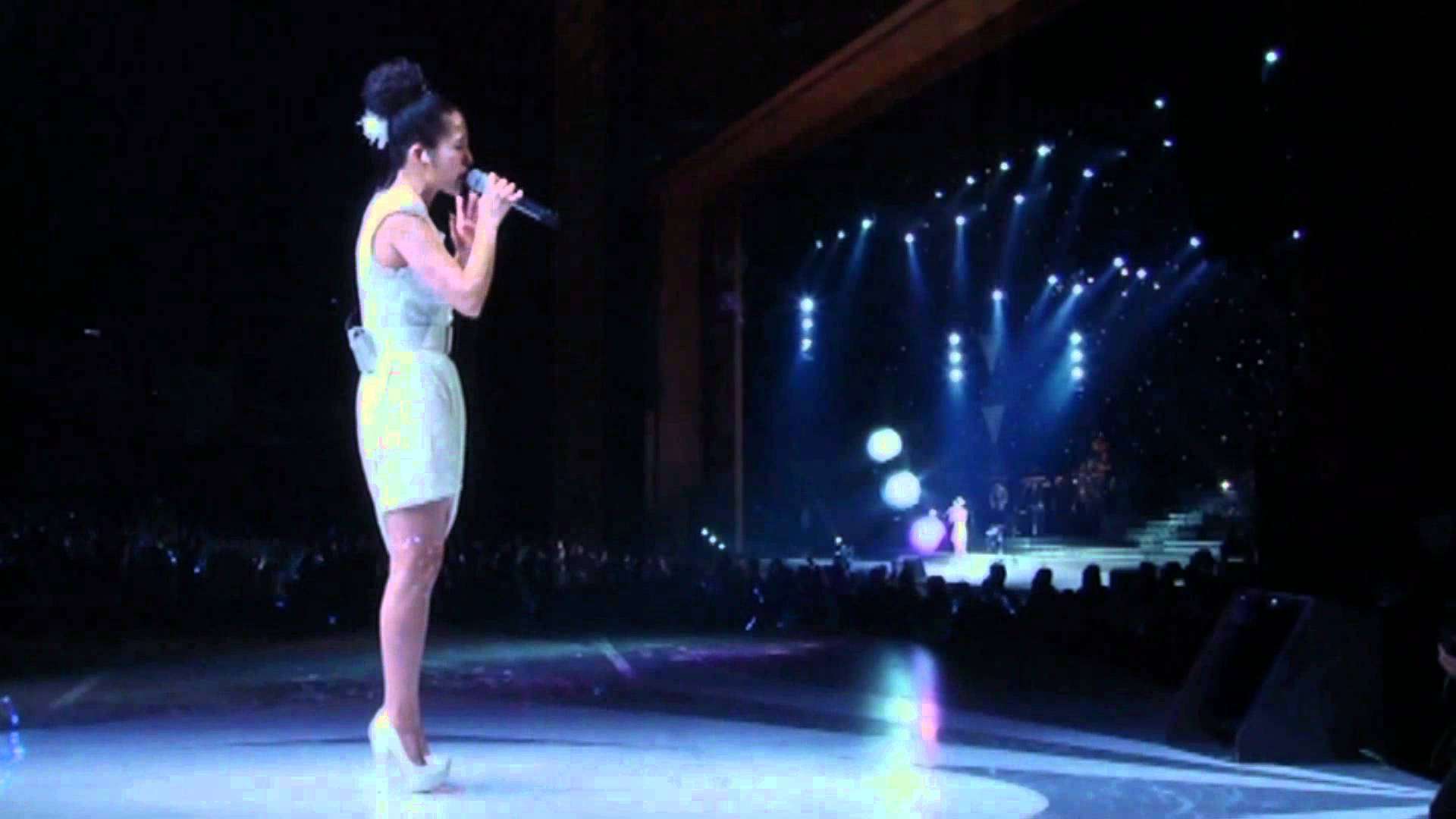 BoA メリクリ Meri Kuri_Fans Sing With BoA' s Tears_ Xmas '11 - YouTube