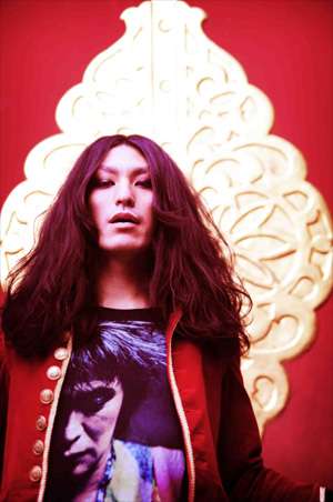 ロン毛の男性をひたすら貼っていくトピ。