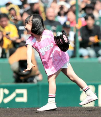 いろんなプロ野球の始球式が見たいです。