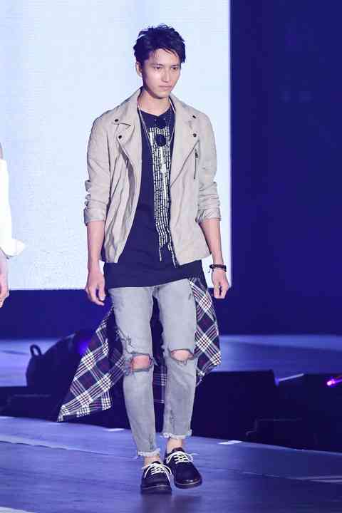 田口淳之介：ガールズアワード初登場で躍動！　キレキレダンスで2曲熱唱