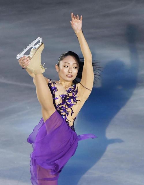 安藤美姫&ハビエル・フェルナンデス、アイスショーで2ショット披露