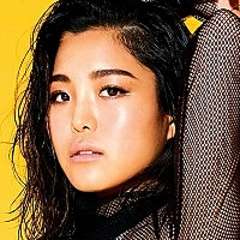 高梨沙羅、女性誌の表紙に初登場 ハタチの素顔も