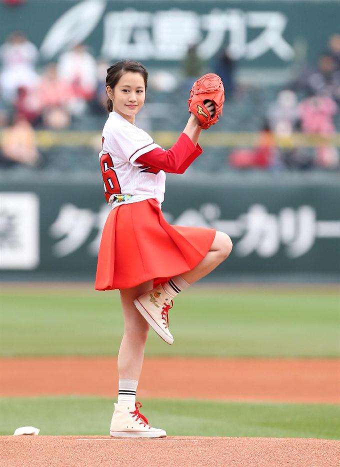 いろんなプロ野球の始球式が見たいです。