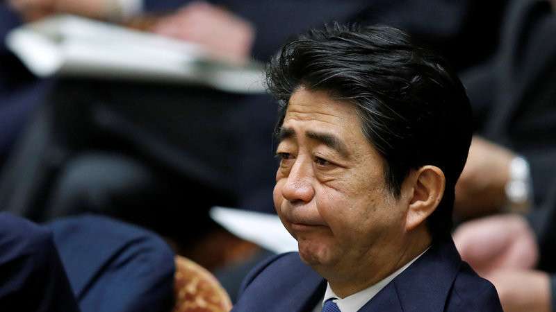 トランプ大統領、他国首相「押しのけ」非難殺到　ハリポタ作者「小さい男」