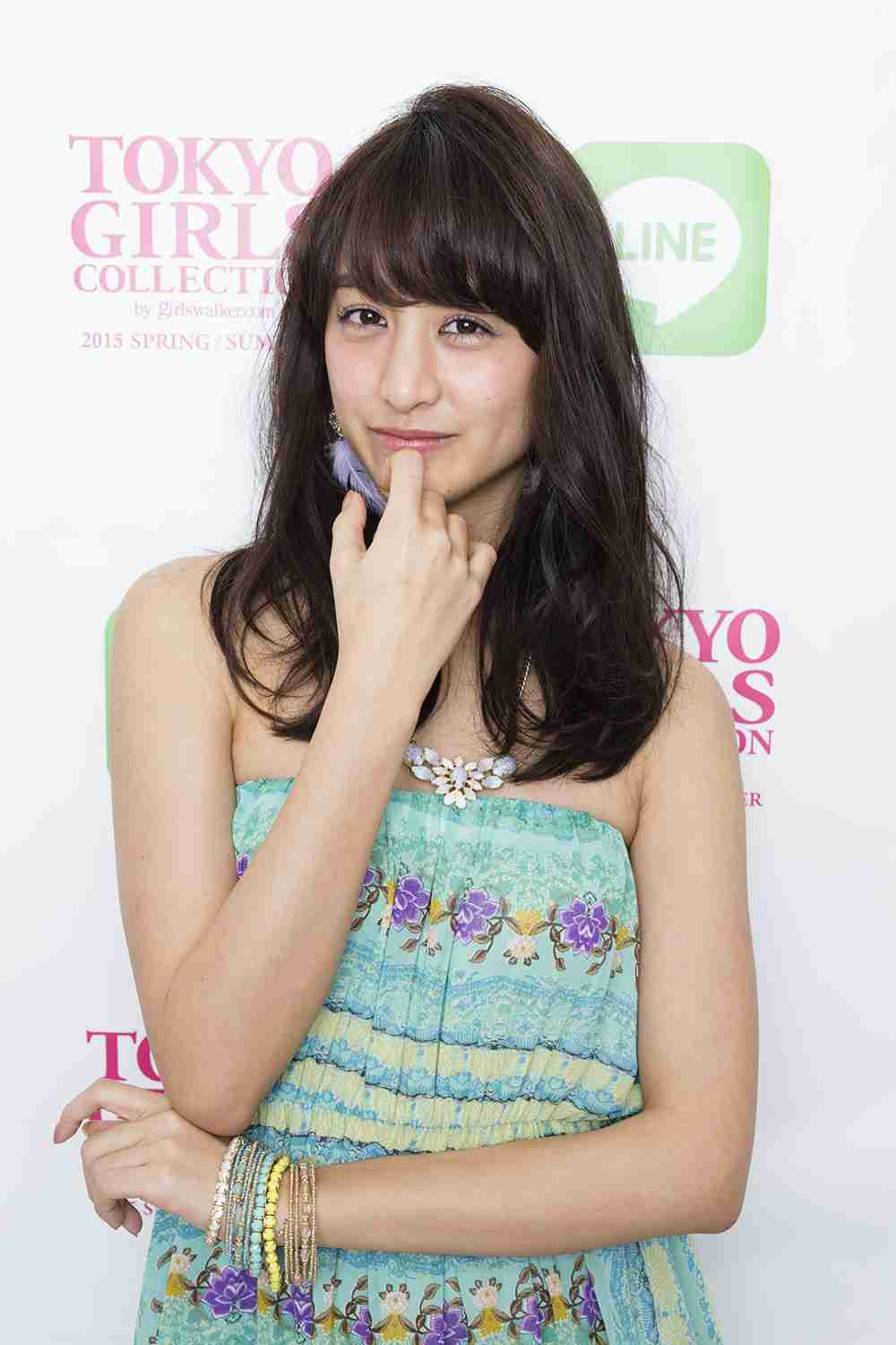 山本美月、太もも大胆あらわで「見えちゃいそう」の声も