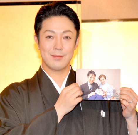 市川海老蔵、我が子&寺島しのぶ長男の3ショットに「なんか涙出るよ」